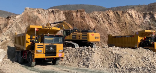 SY870H+SW955K+SY870H聯(lián)袂登場(chǎng)，見(jiàn)證采礦項(xiàng)目開(kāi)工儀式暨礦石加工新篇章