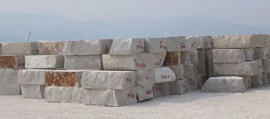 無(wú)人機(jī)技術(shù)如何革新礦山與采石場(chǎng)的礦石加工流程