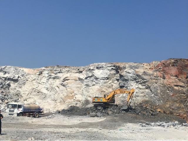 桂林石灰?guī)r礦以3000萬(wàn)元起拍，2435萬(wàn)噸砂石儲(chǔ)量礦權(quán)出讓20年引關(guān)注